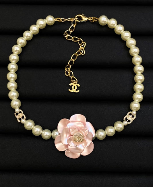 Tiana Pearl Necklace - Flower
