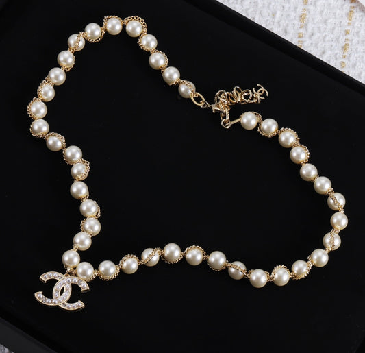 Noemi Necklace- Pearl