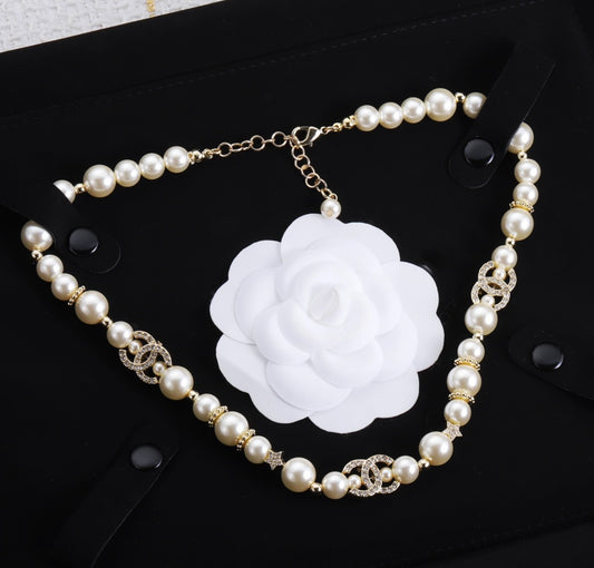 Macie Necklace- Pearl